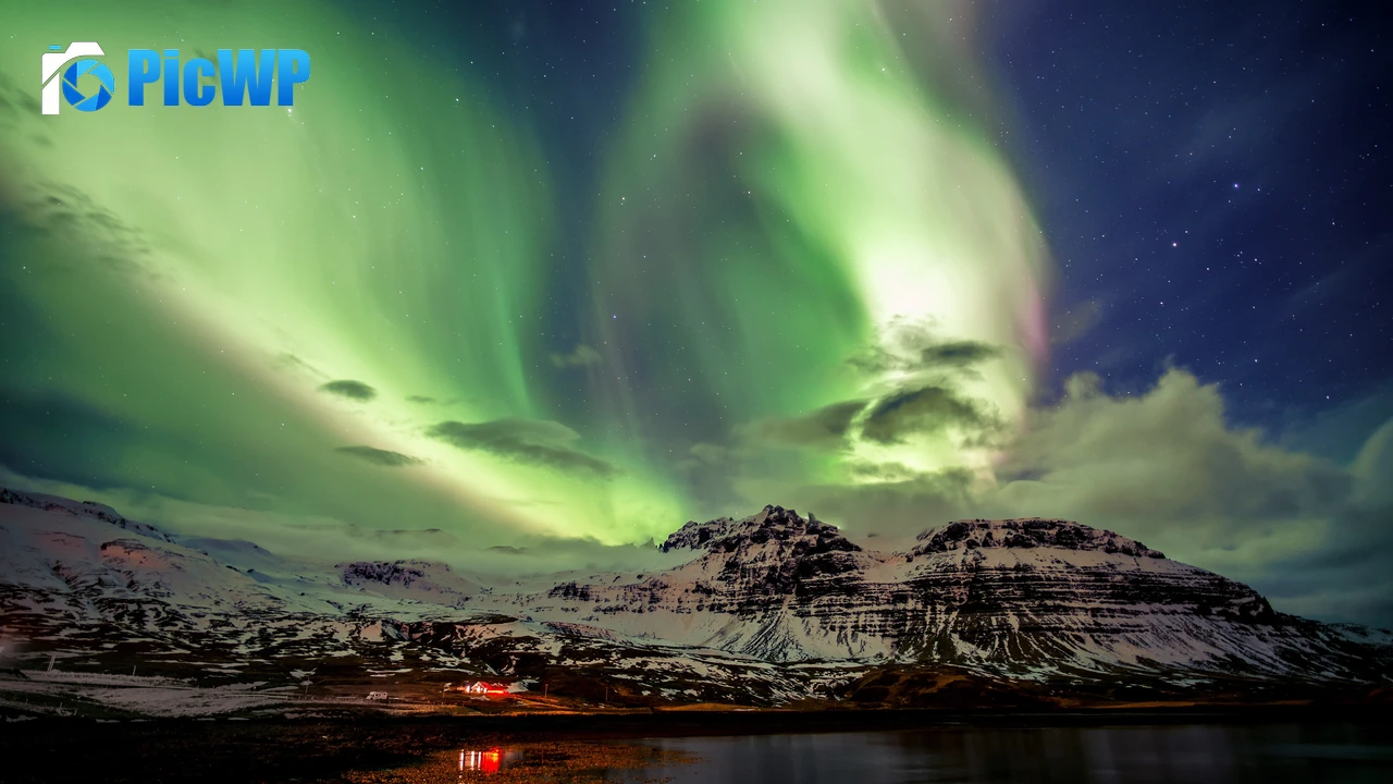 Northern Lights Aurora Borealis 4K PC Wallpaper