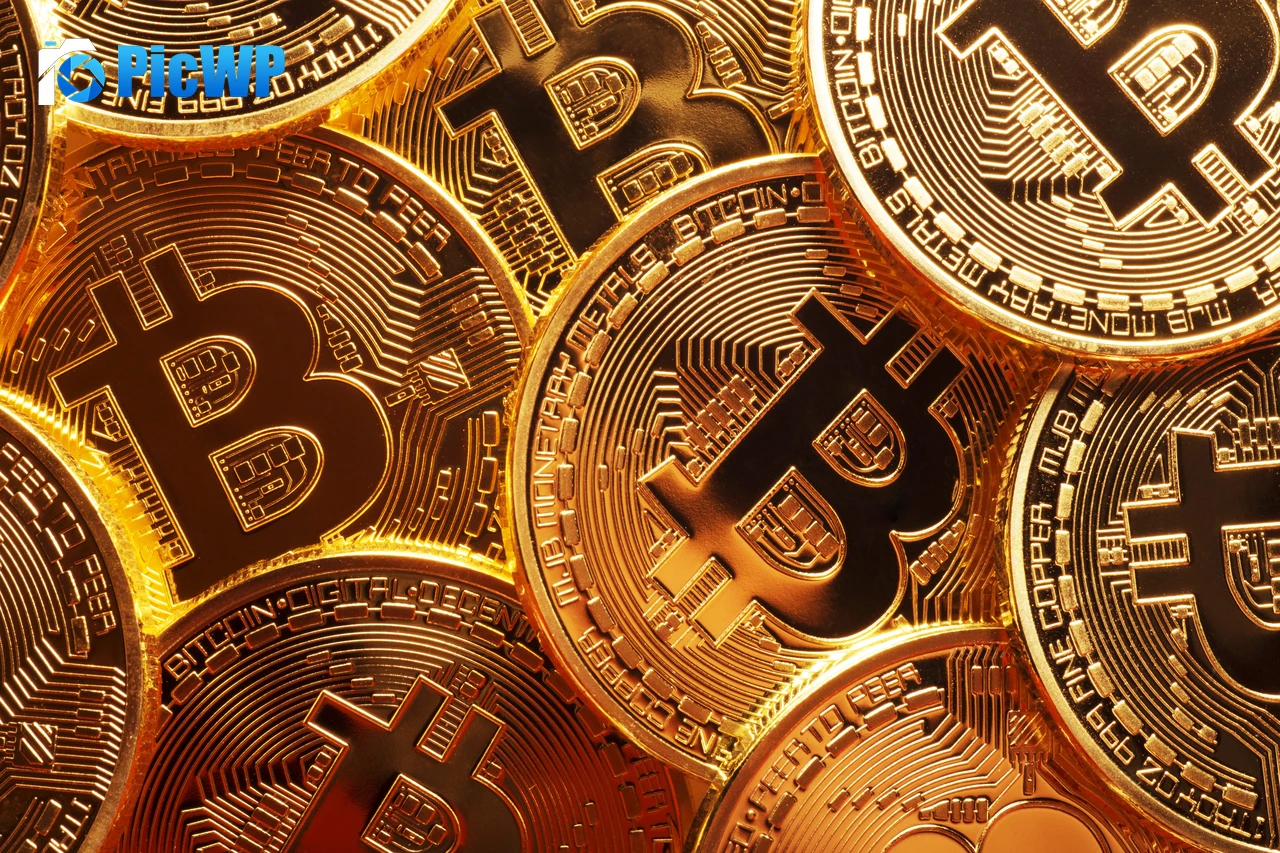 Bitcoin Gold coins 6K PC Wallpaper