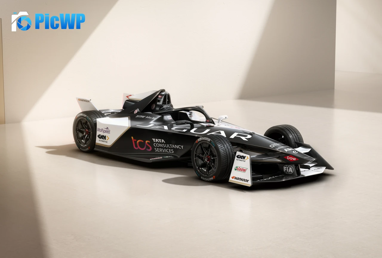 Jaguar I-Type 6 Formula E racing car 7K PC Wallpaper