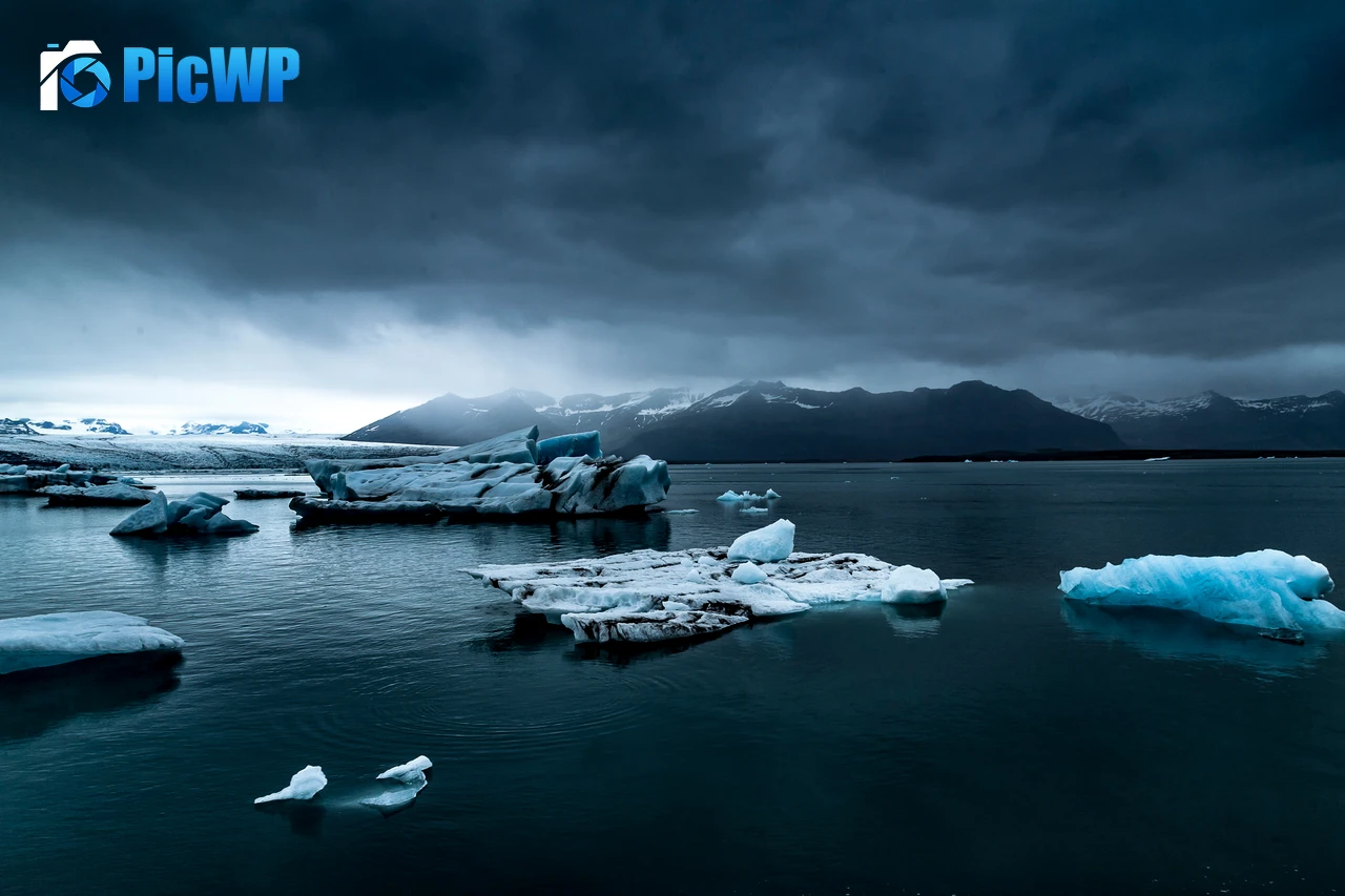Glacial lake Frozen lake 4K PC Wallpaper