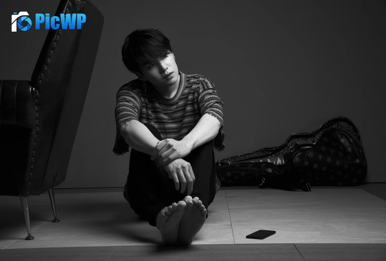 Suga Monochrome 4K PC Wallpaper