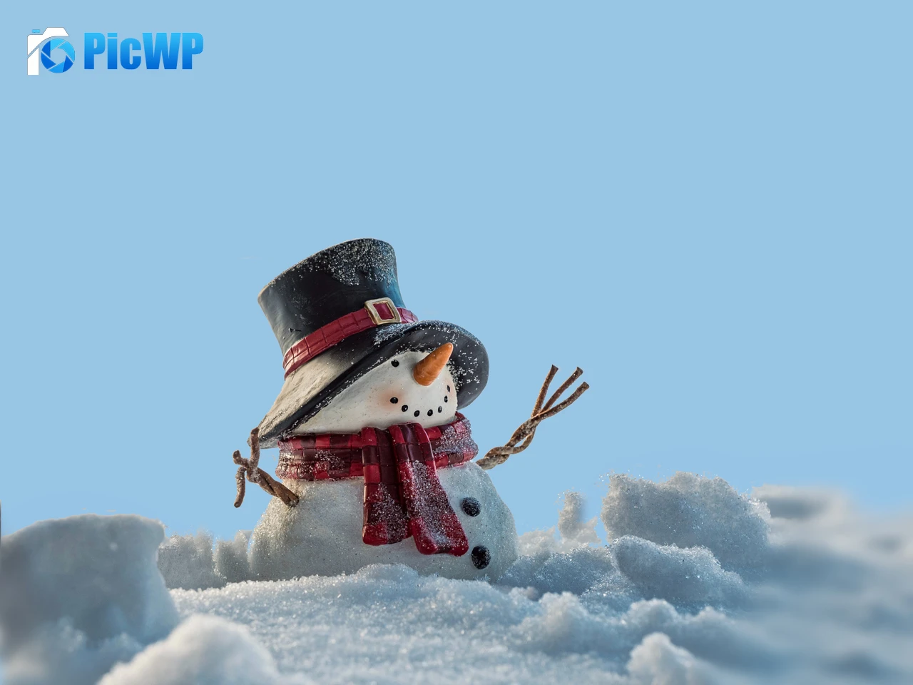 Snow covered Snowman 5K PC Wallpaper