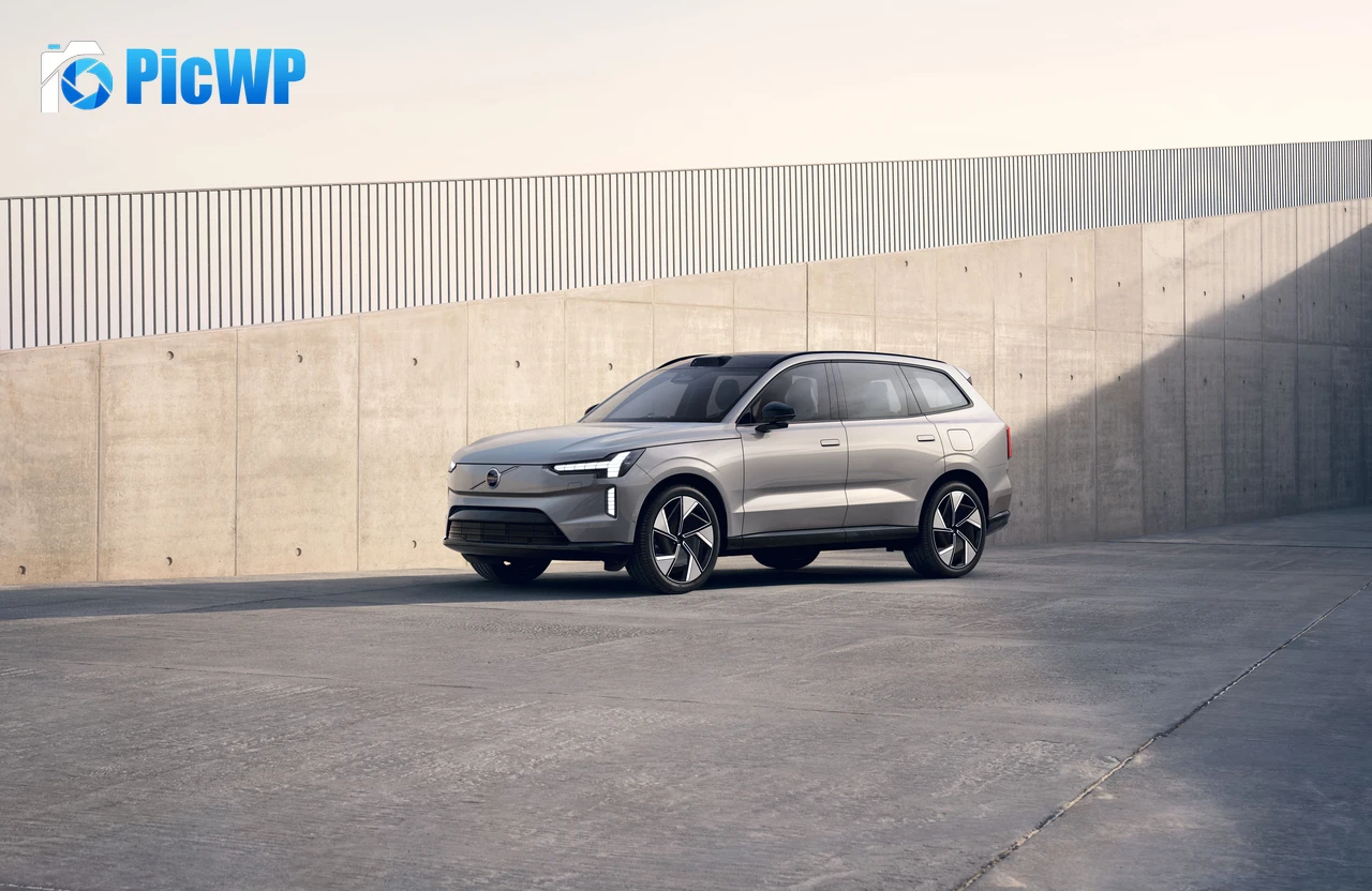 Volvo EX90 Electric SUV 8K PC Wallpaper