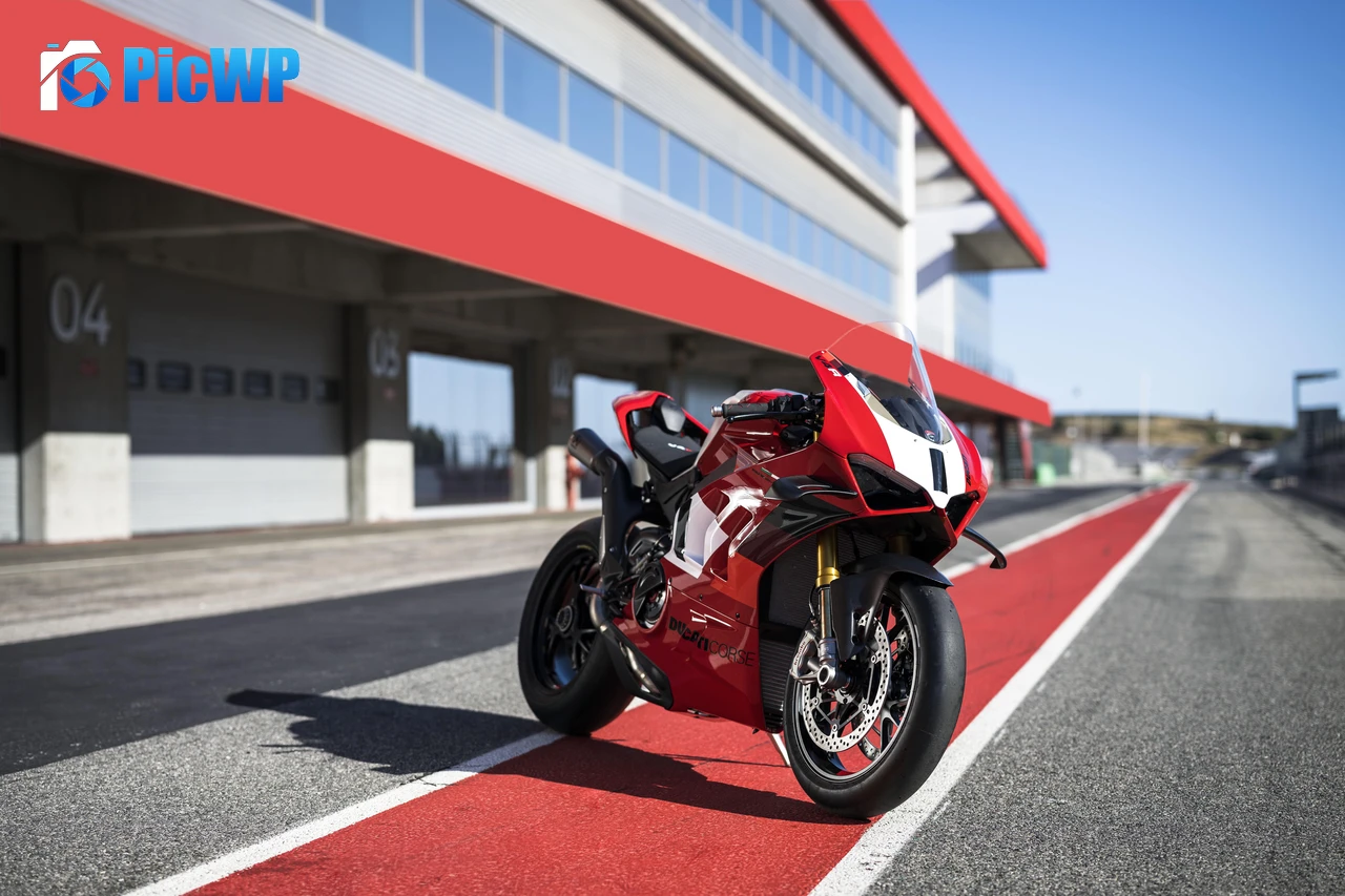 Ducati Panigale V4 R 9K PC Wallpaper