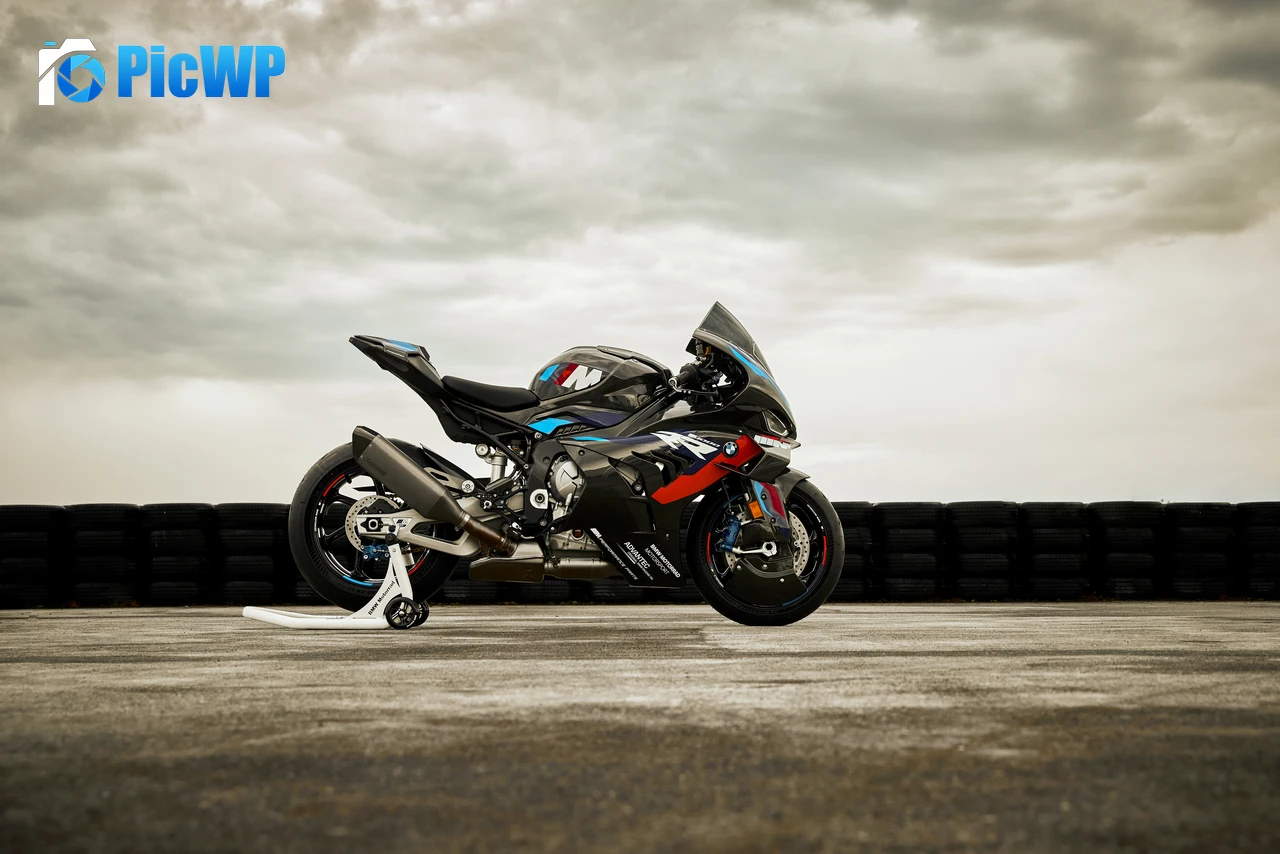 BMW M 1000 RR 2023 8K PC Wallpaper