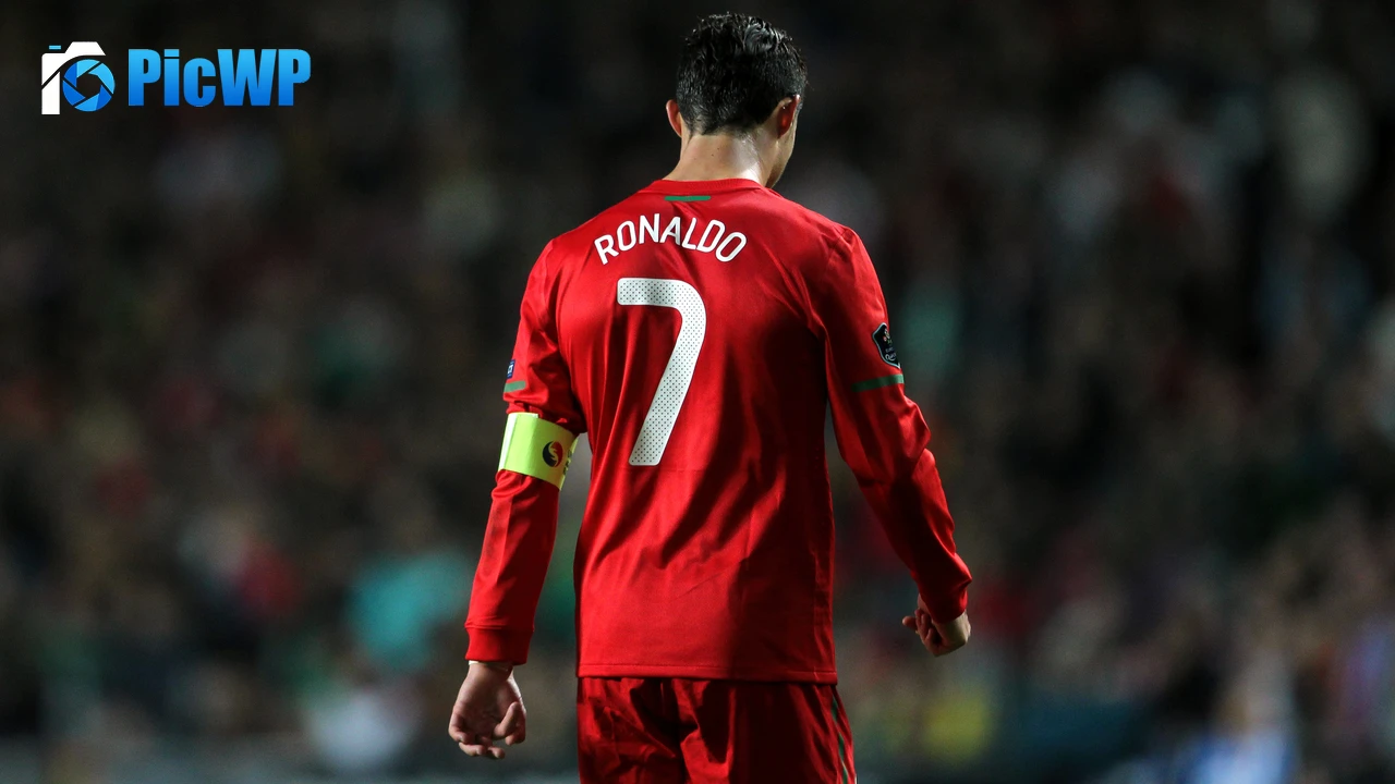 Cristiano Ronaldo 7 Jersey 6K PC Wallpaper