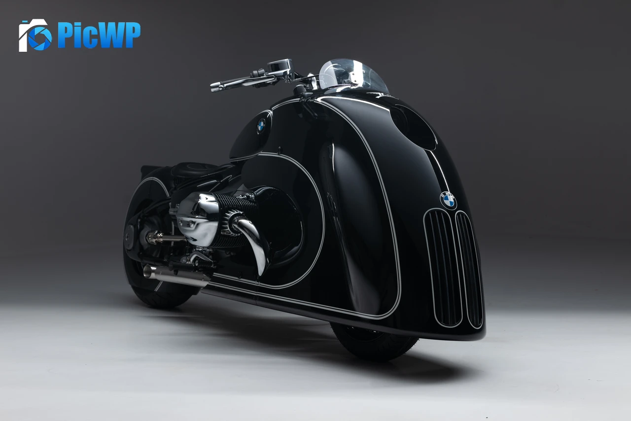 BMW R 18 Spirit of Passion Kingston Custom 9K PC Wallpaper