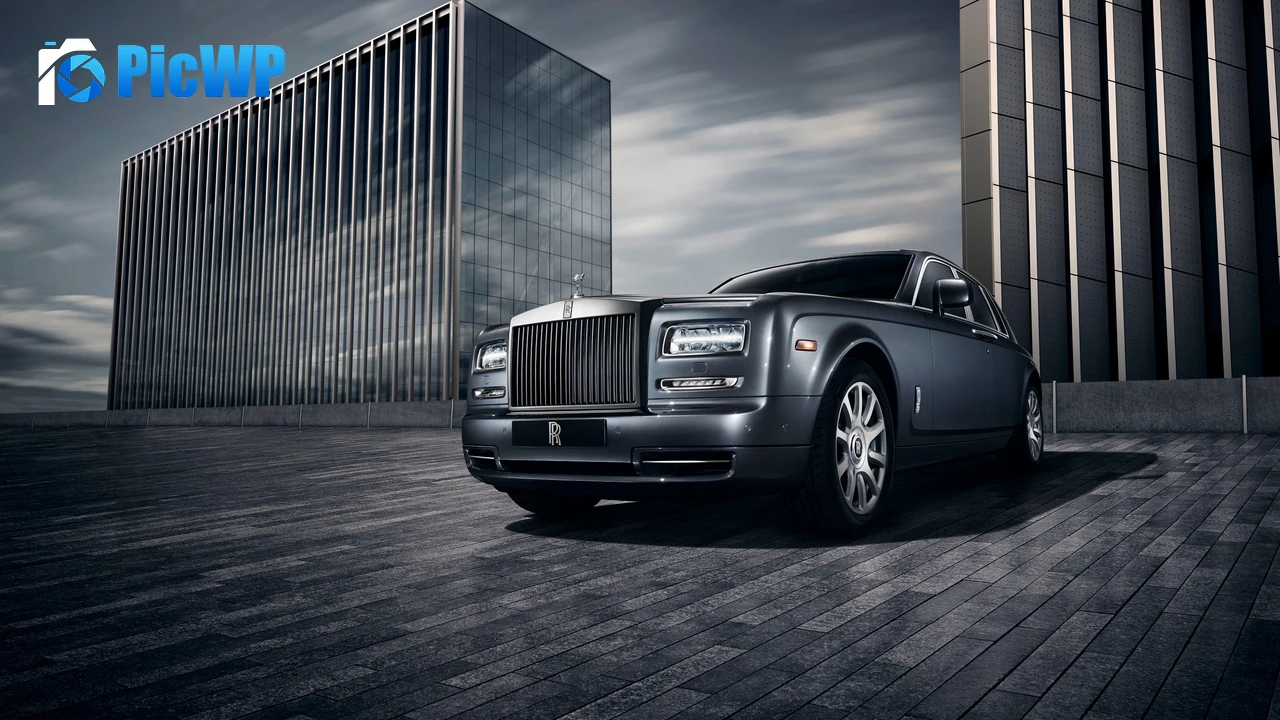 Rolls-Royce Phantom Metropolitan 8K PC Wallpaper