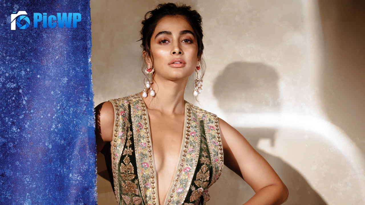 Pooja Hegde Fashion 6K PC Wallpaper