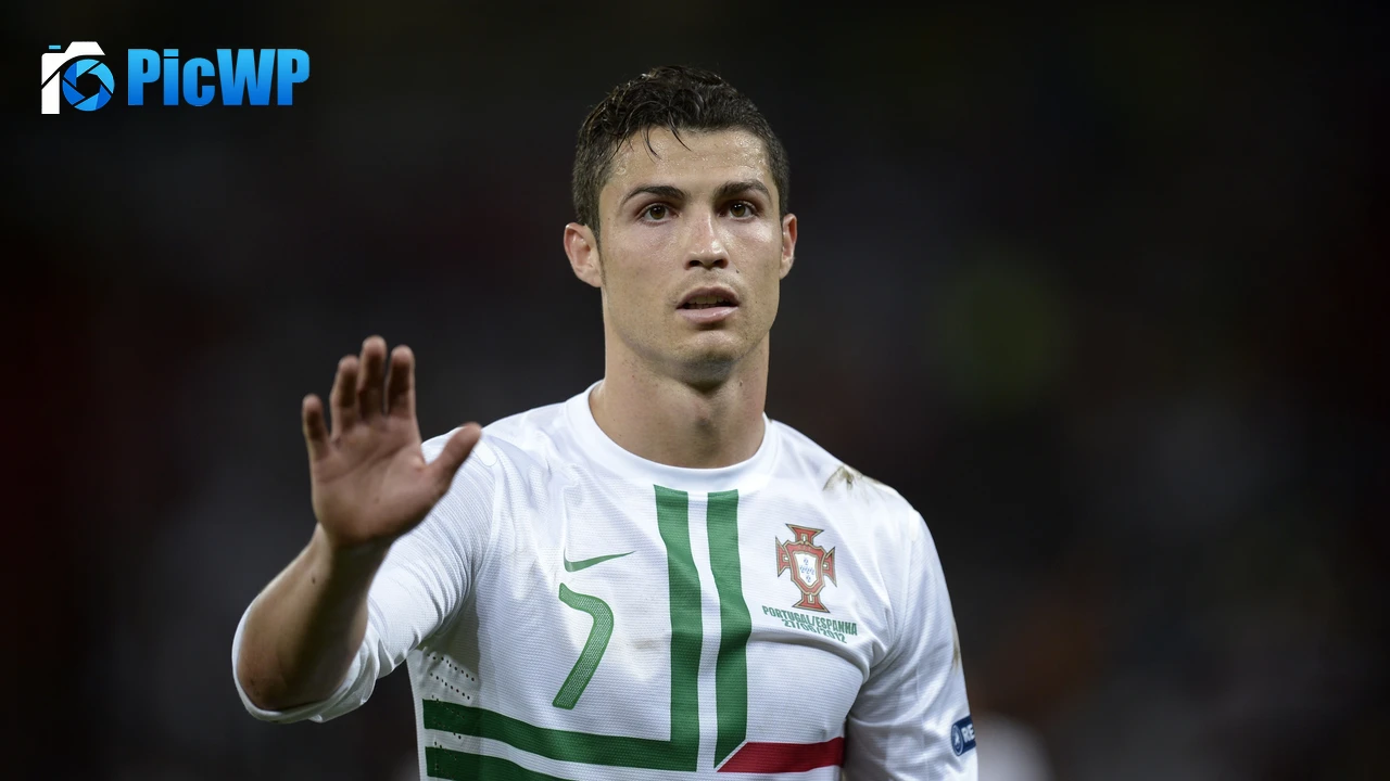 Portuguese soccer player Cristiano Ronaldo 6K PC Wallpaper