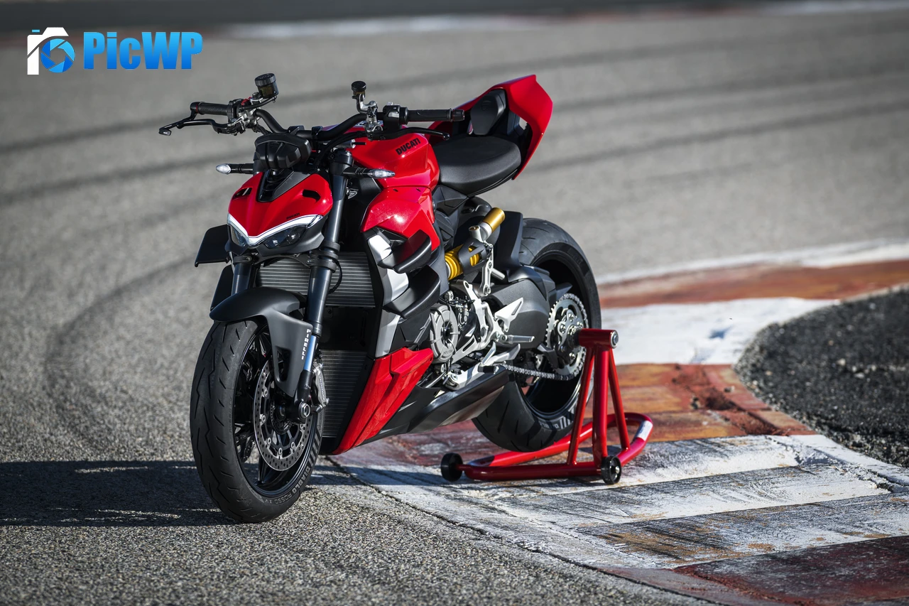 Ducati Streetfighter V2 Sports bikes 9K PC Wallpaper