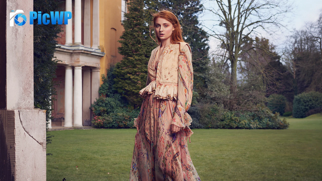 Sophie Turner Floral dress 6K PC Wallpaper