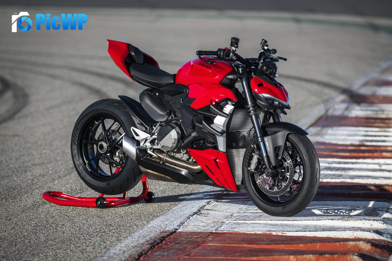 Ducati Streetfighter V2 9K PC Wallpaper