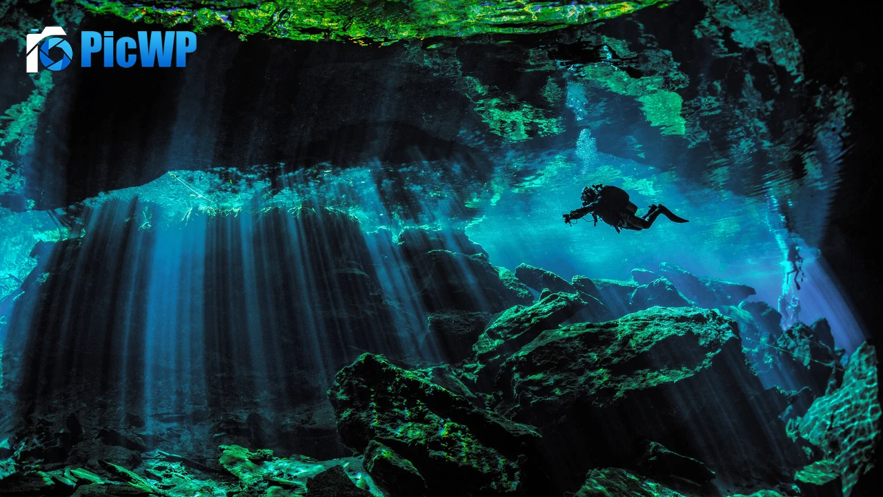 Scuba Diver Underwater 4K PC Wallpaper