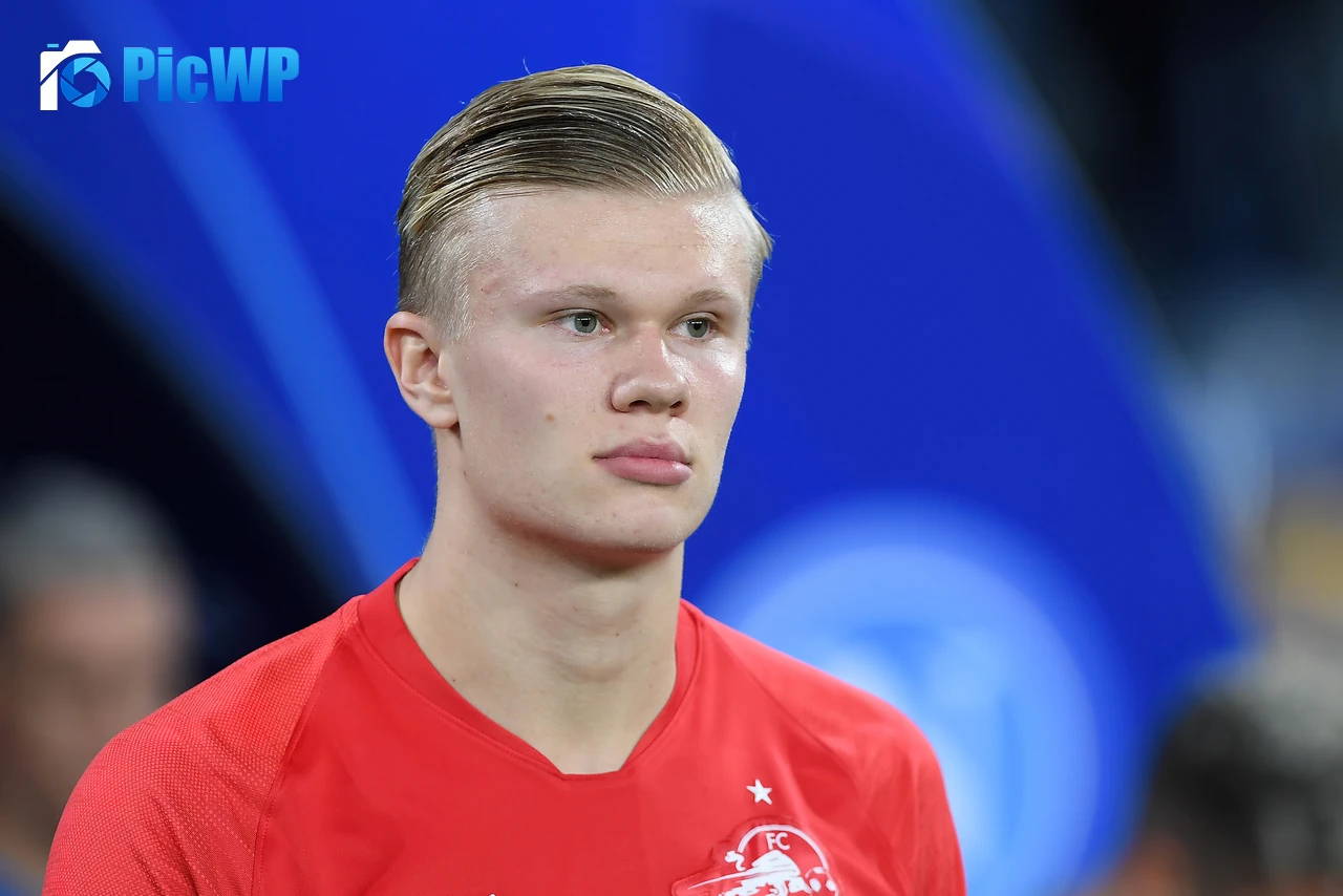 Erling Braut Haaland Striker 4K PC Wallpaper
