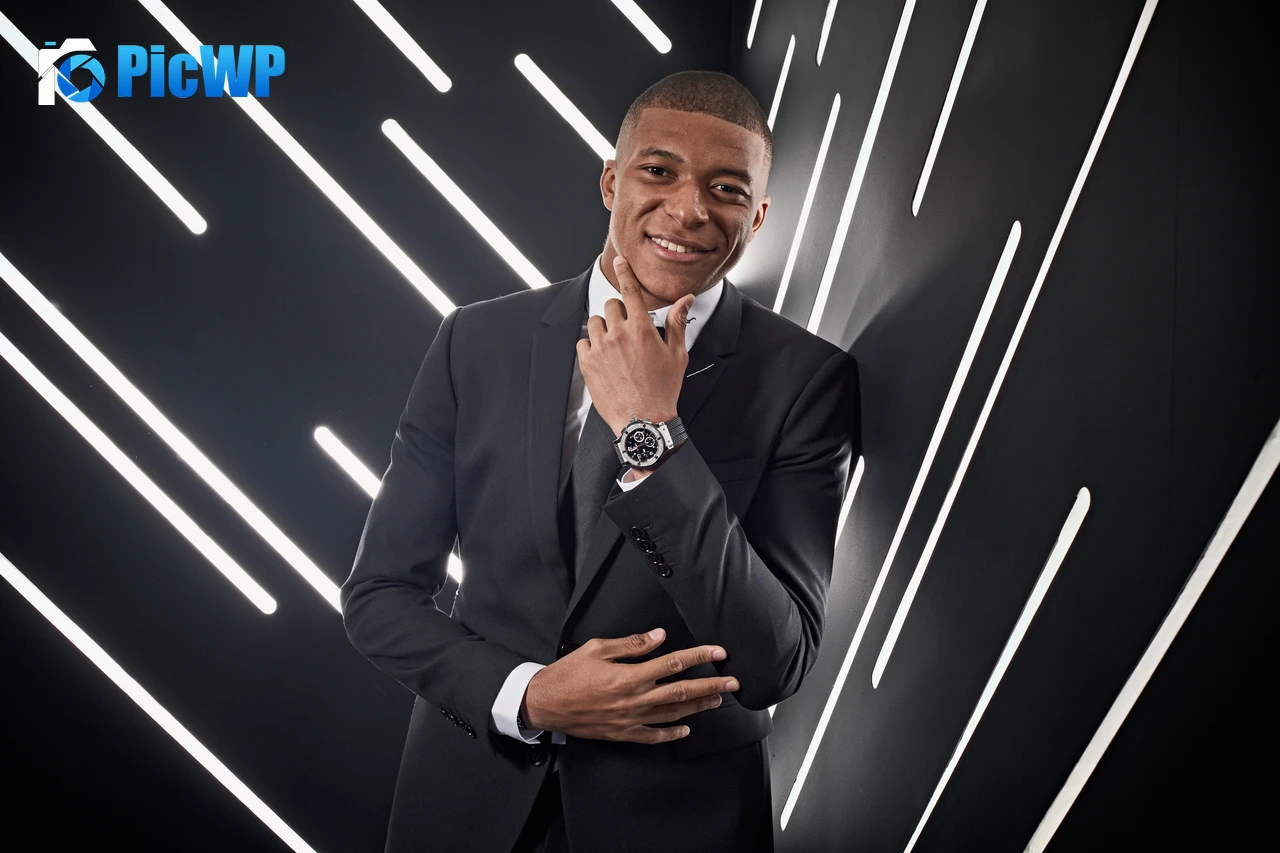 Kylian Mbappé 6K PC Wallpaper