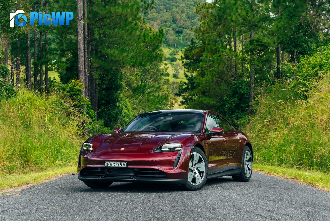 Porsche Taycan 2022 4K PC Wallpaper