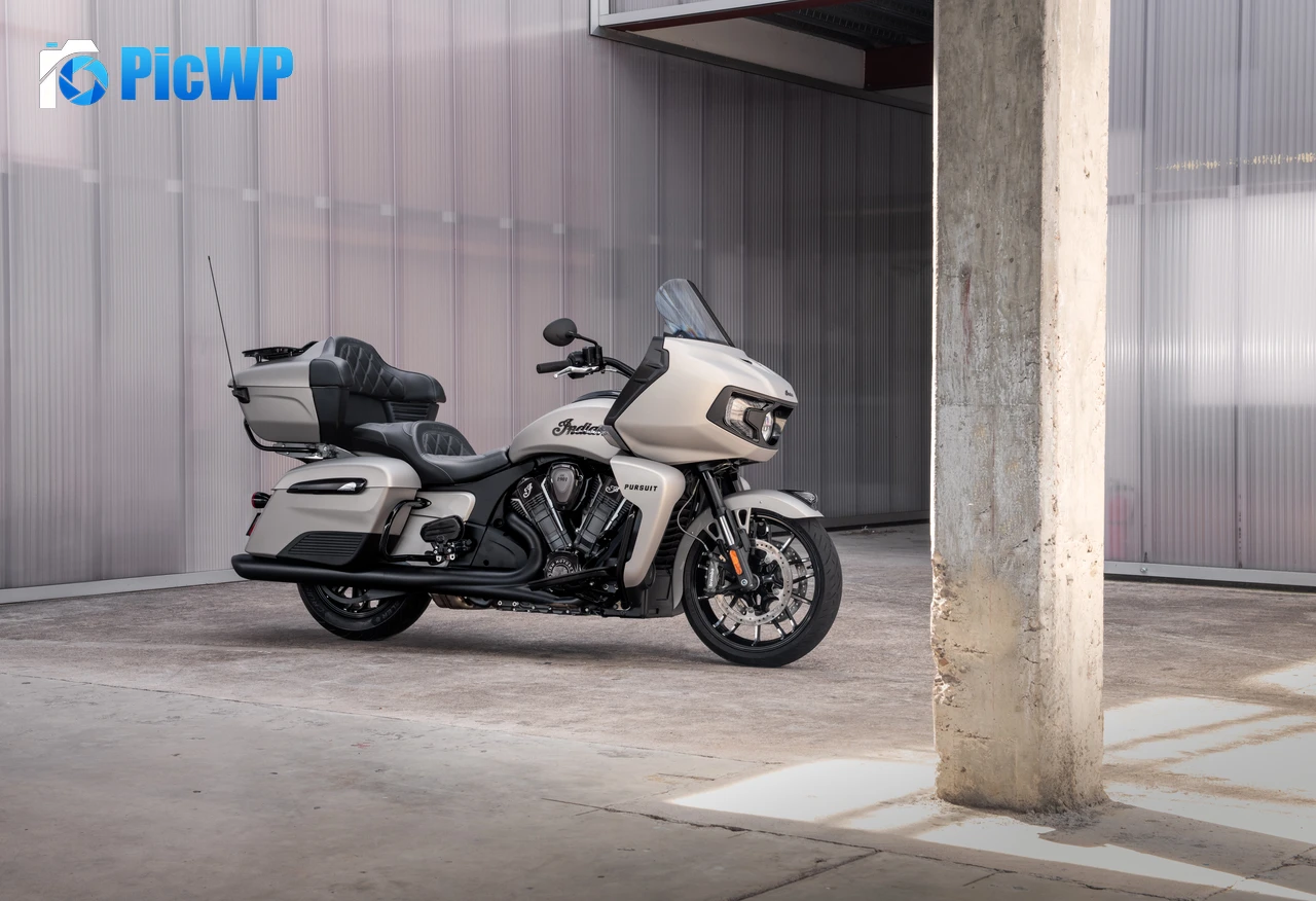 Indian Motorcycle Pursuit 2022 8K PC Wallpaper