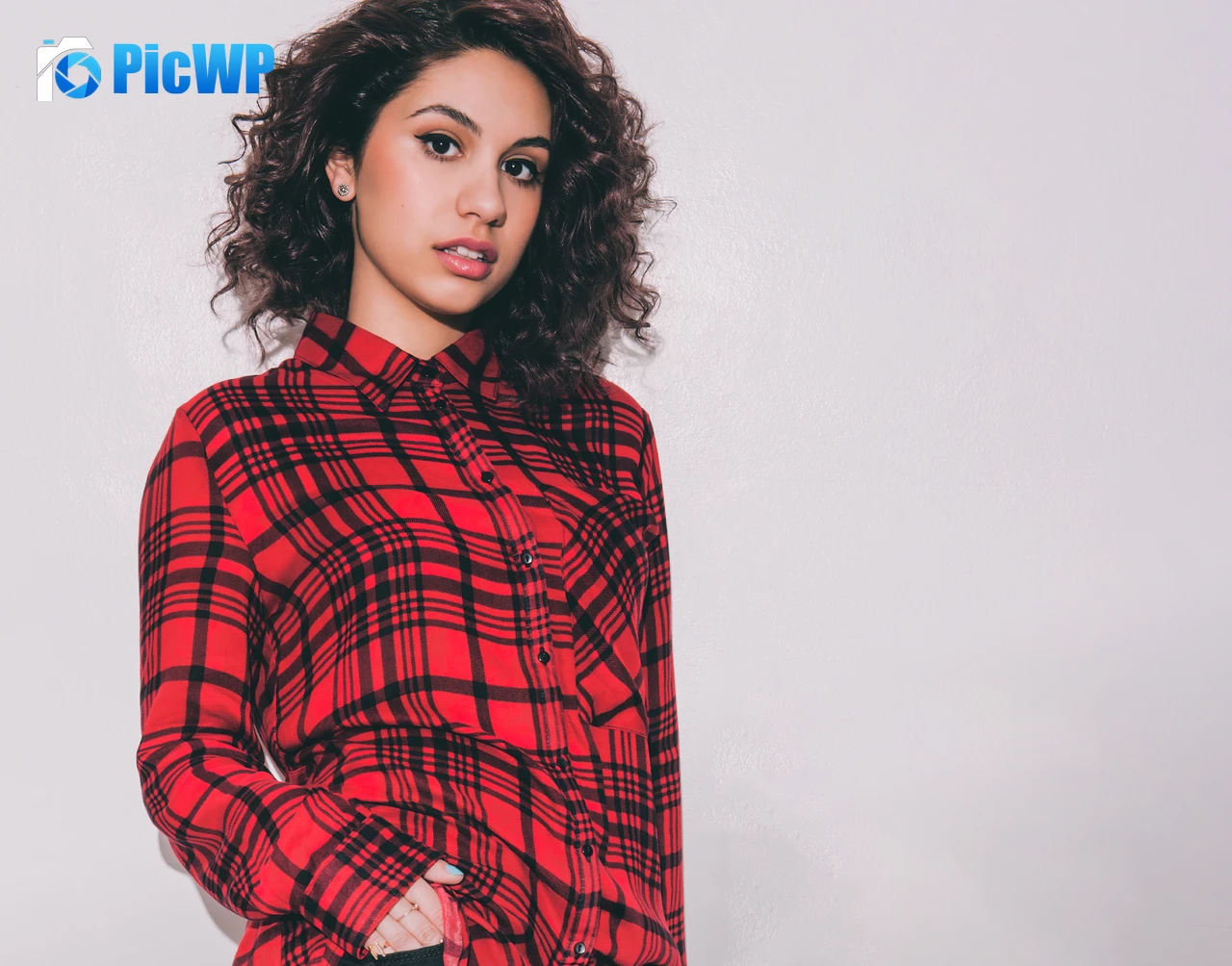 Alessia Cara Scars to Your Beautiful 4K PC Wallpaper
