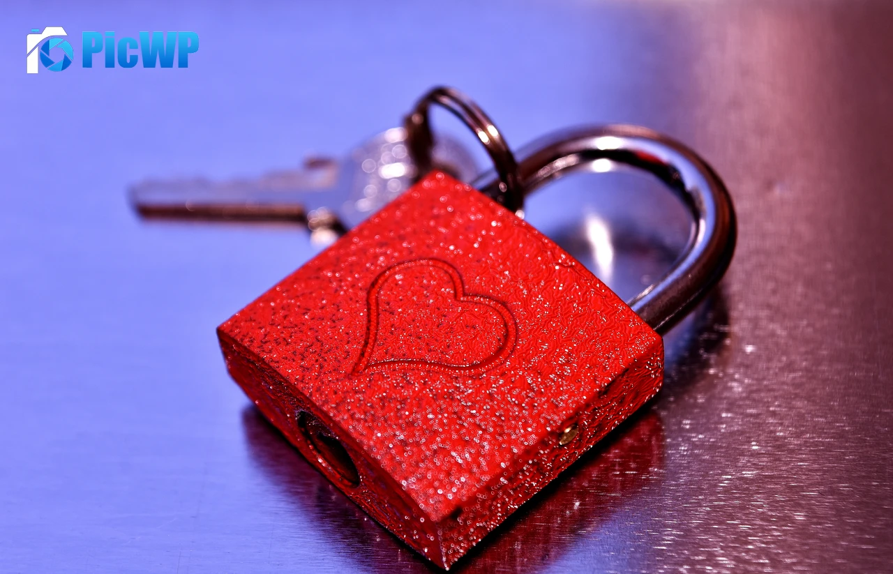 Key to the Heart Red Lock 6K PC Wallpaper