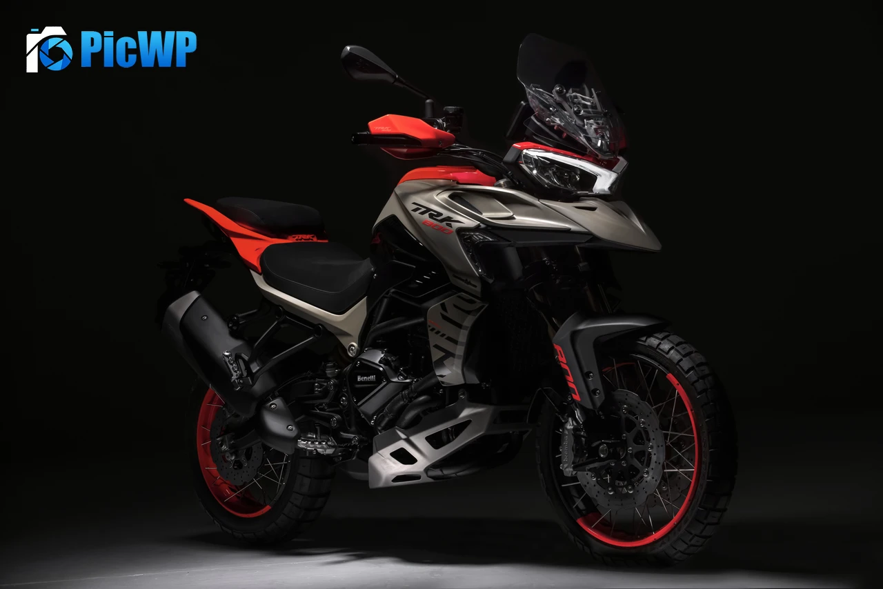 Benelli TRK 800 2022 9K PC Wallpaper