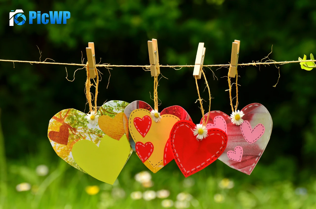 Hanging Hearts Clothespin 5K PC Wallpaper