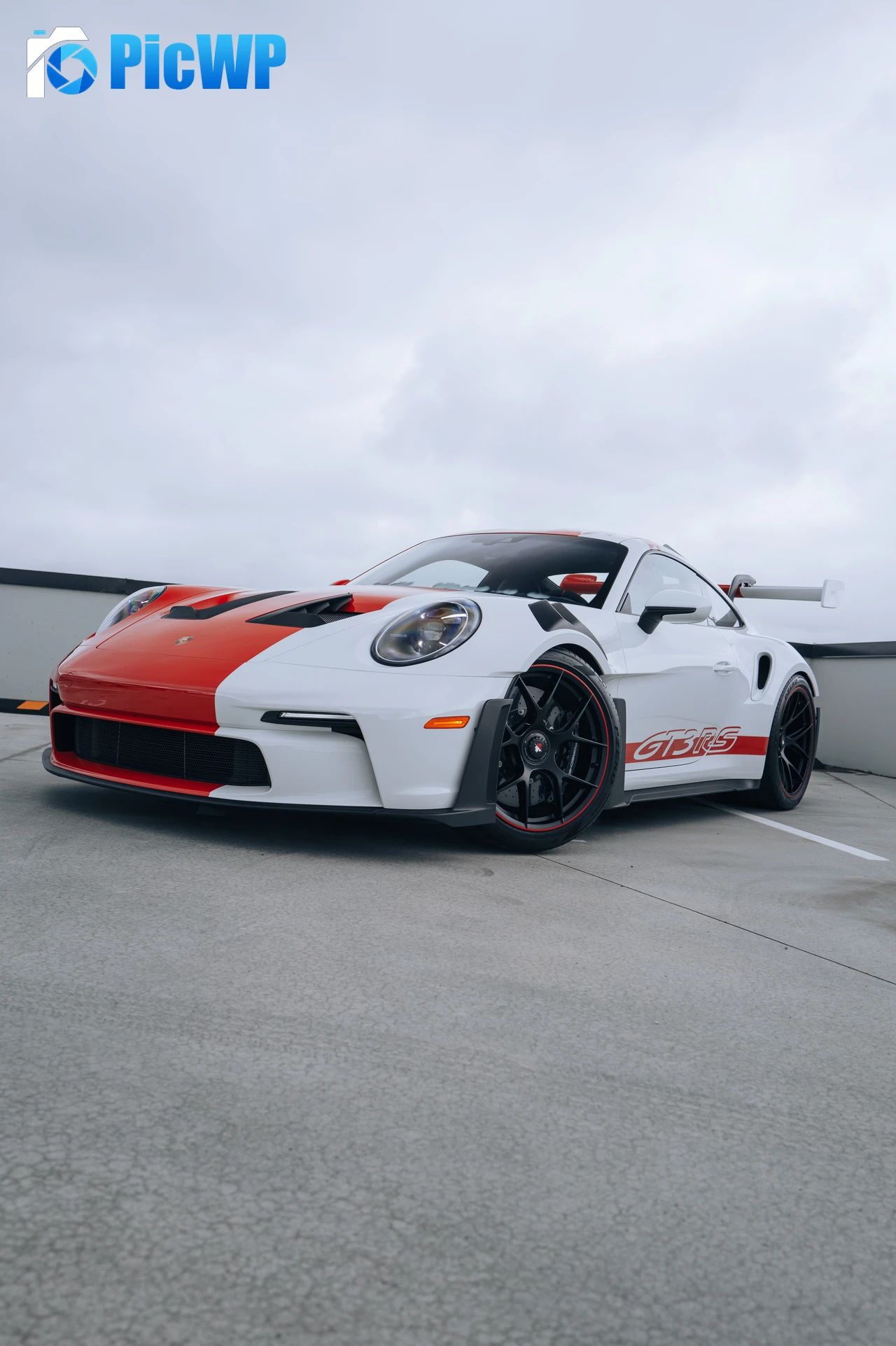 Porsche 911 GT3 RS Vertical 9K Mobile Wallpaper
