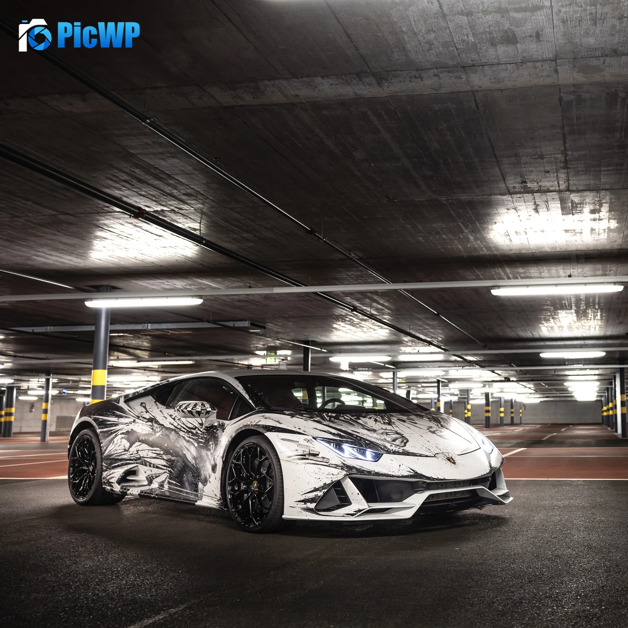 Lamborghini Huracan EVO Minotauro 4K Fold Wallpaper