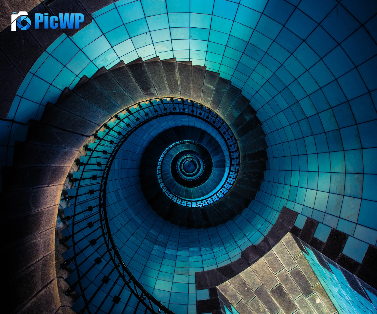 Spiral staircase Île Vierge 5K PC Wallpaper