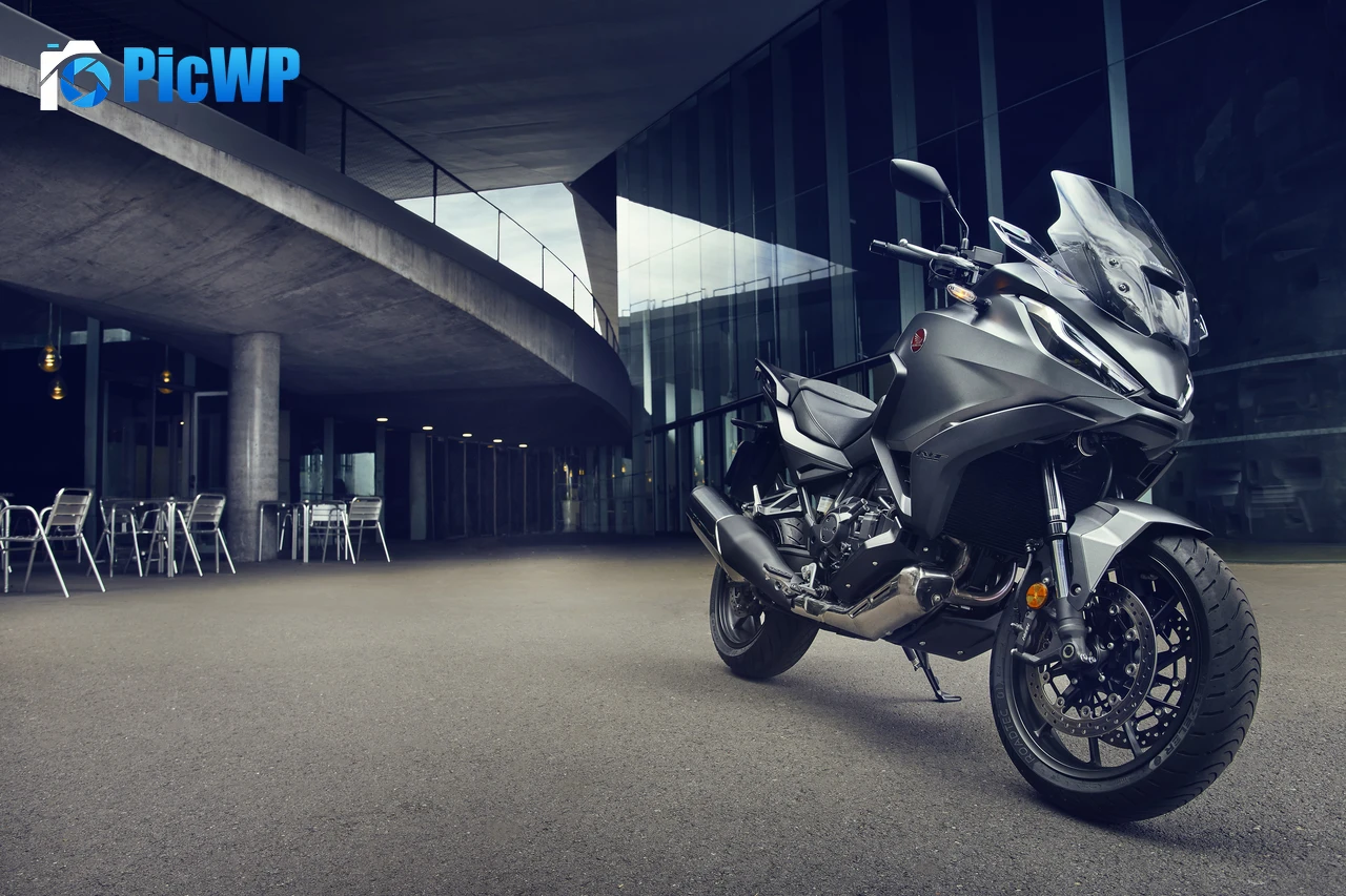 Honda NT1100 2022 8K PC Wallpaper