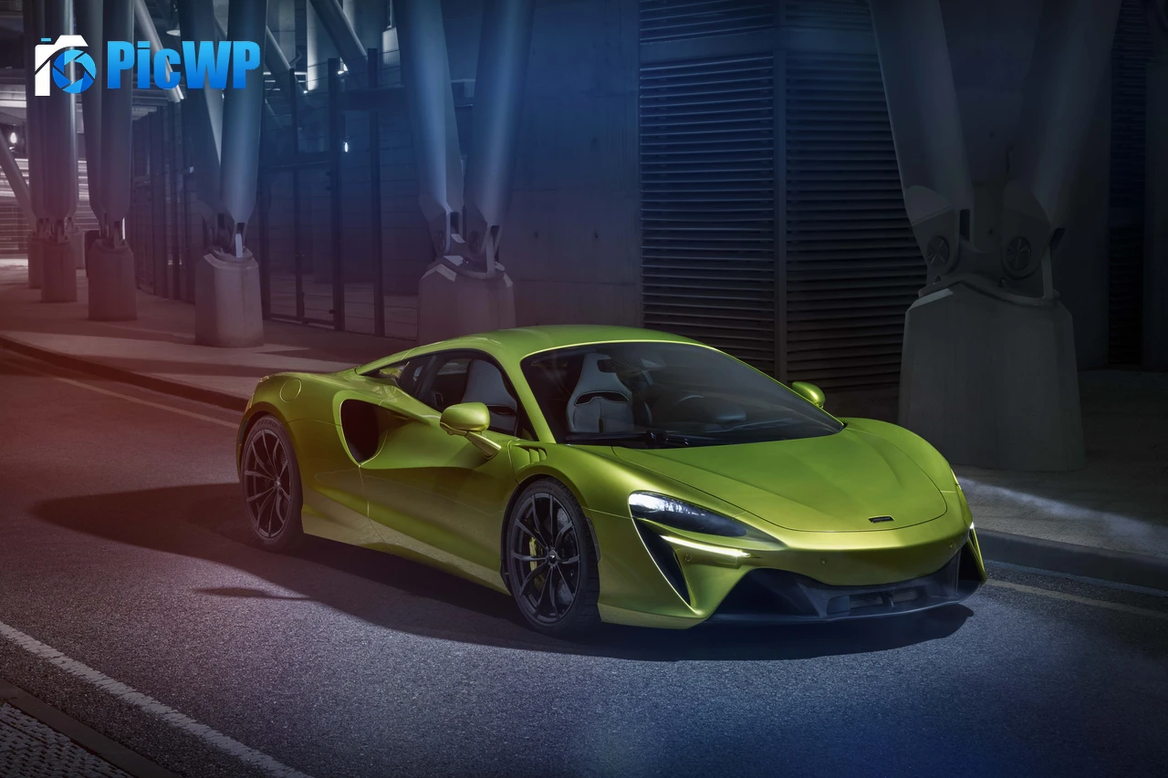 McLaren Artura Hypercar 9K PC Wallpaper