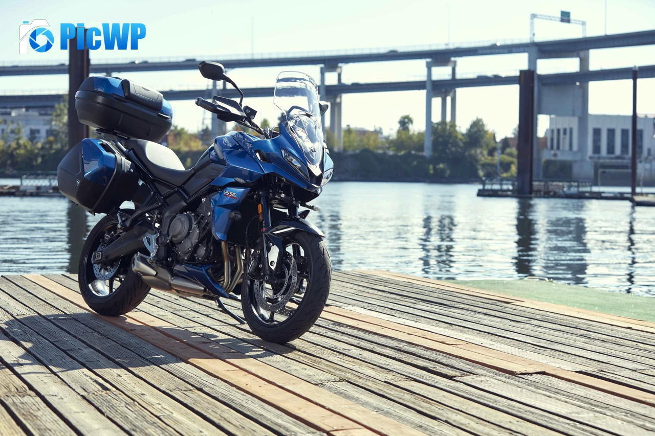 Triumph Tiger Sport 660 2022 9K PC Wallpaper
