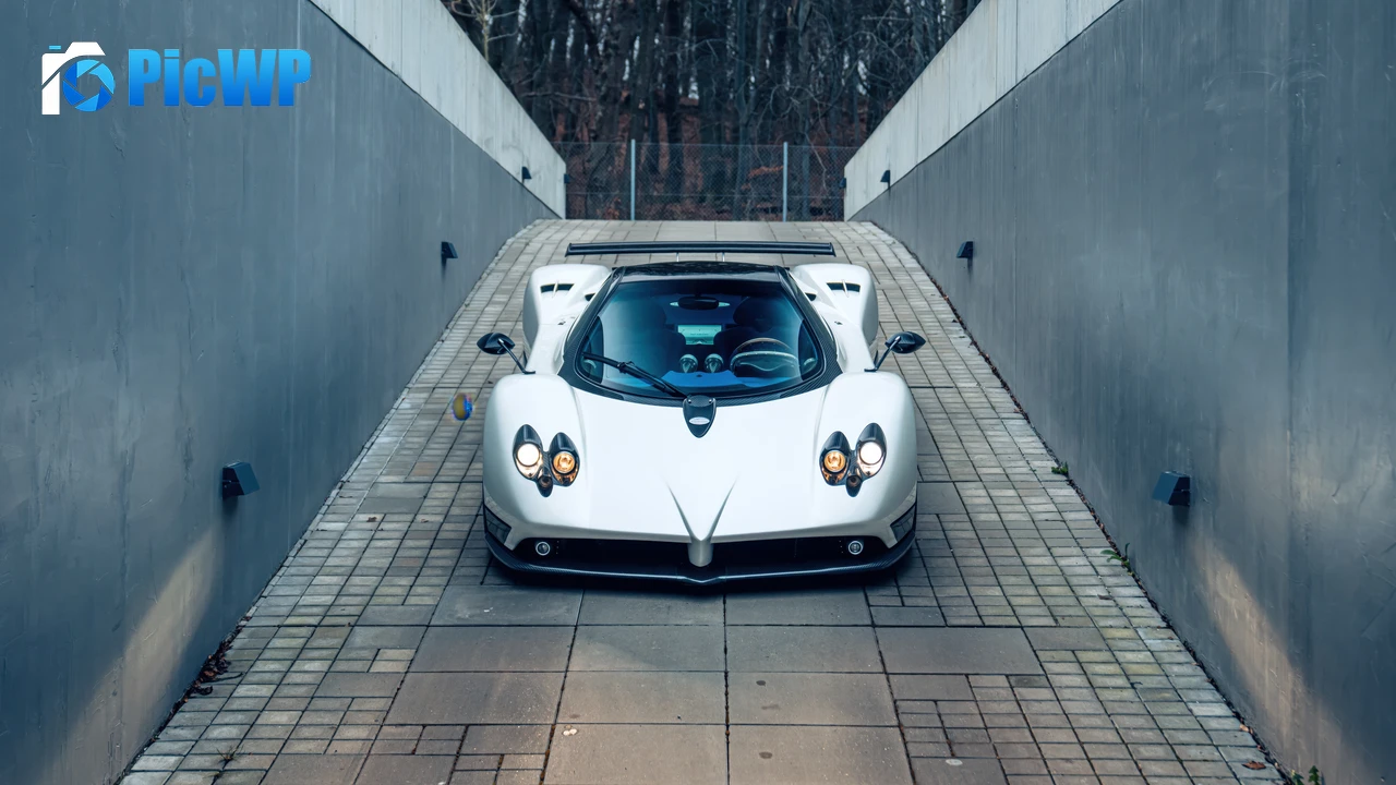 Pagani Zonda F 8K PC Wallpaper
