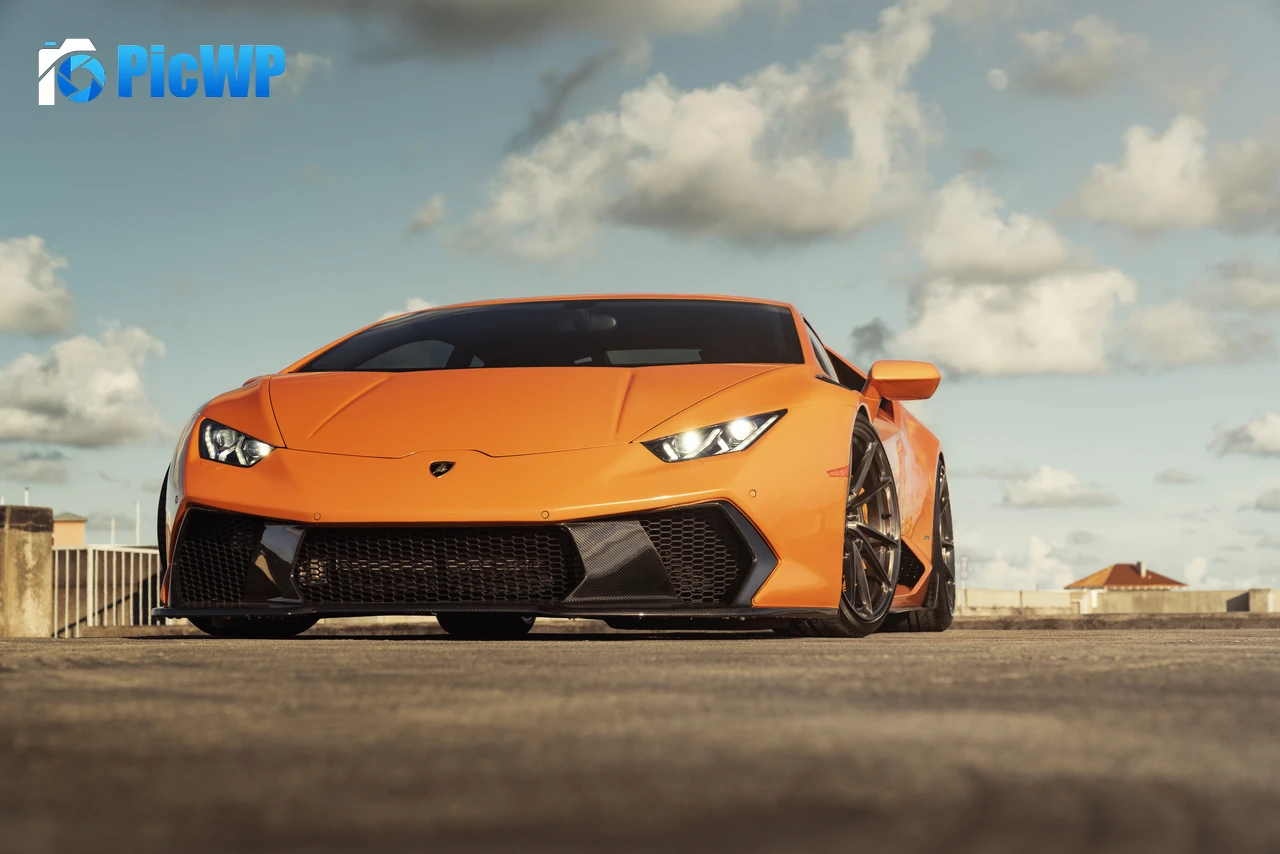 Lamborghini Huracan 8K PC Wallpaper