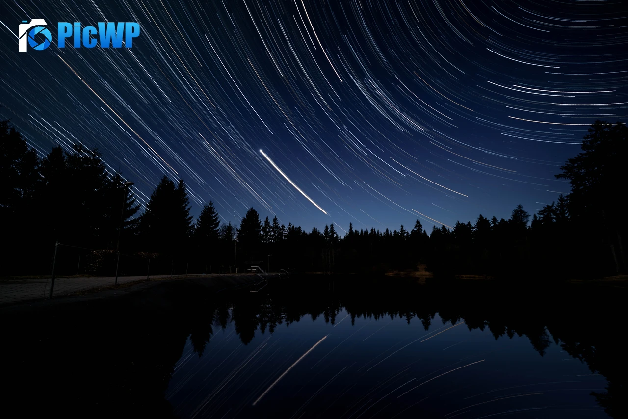 Star Trails Night sky 8K PC Wallpaper
