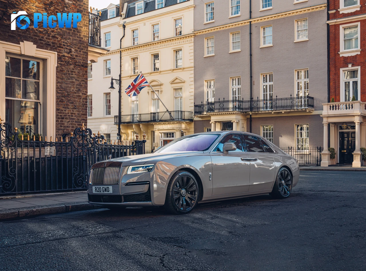 Rolls-Royce Ghost 2021 8K PC Wallpaper