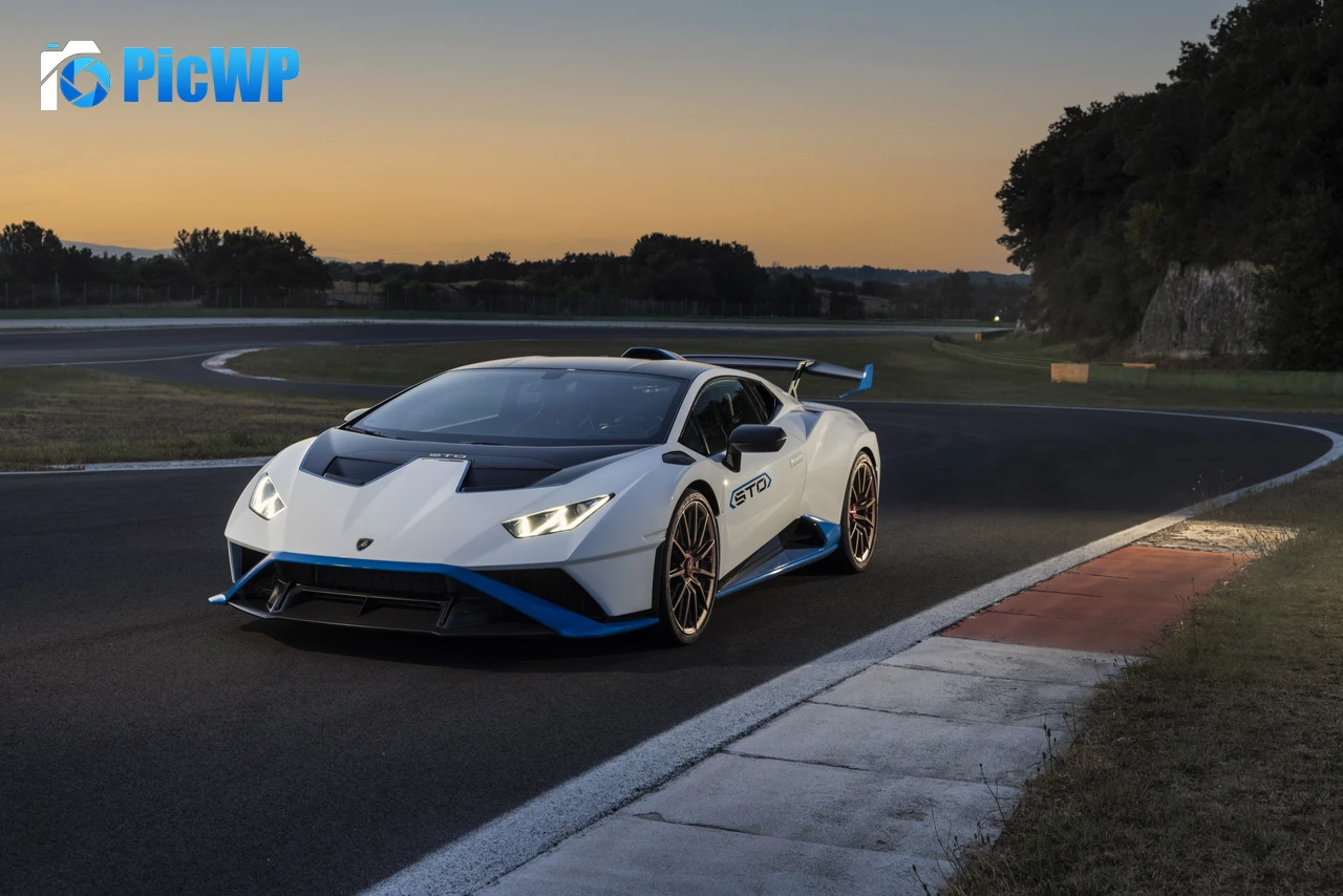 Lamborghini Huracán STO Sunset 6K PC Wallpaper