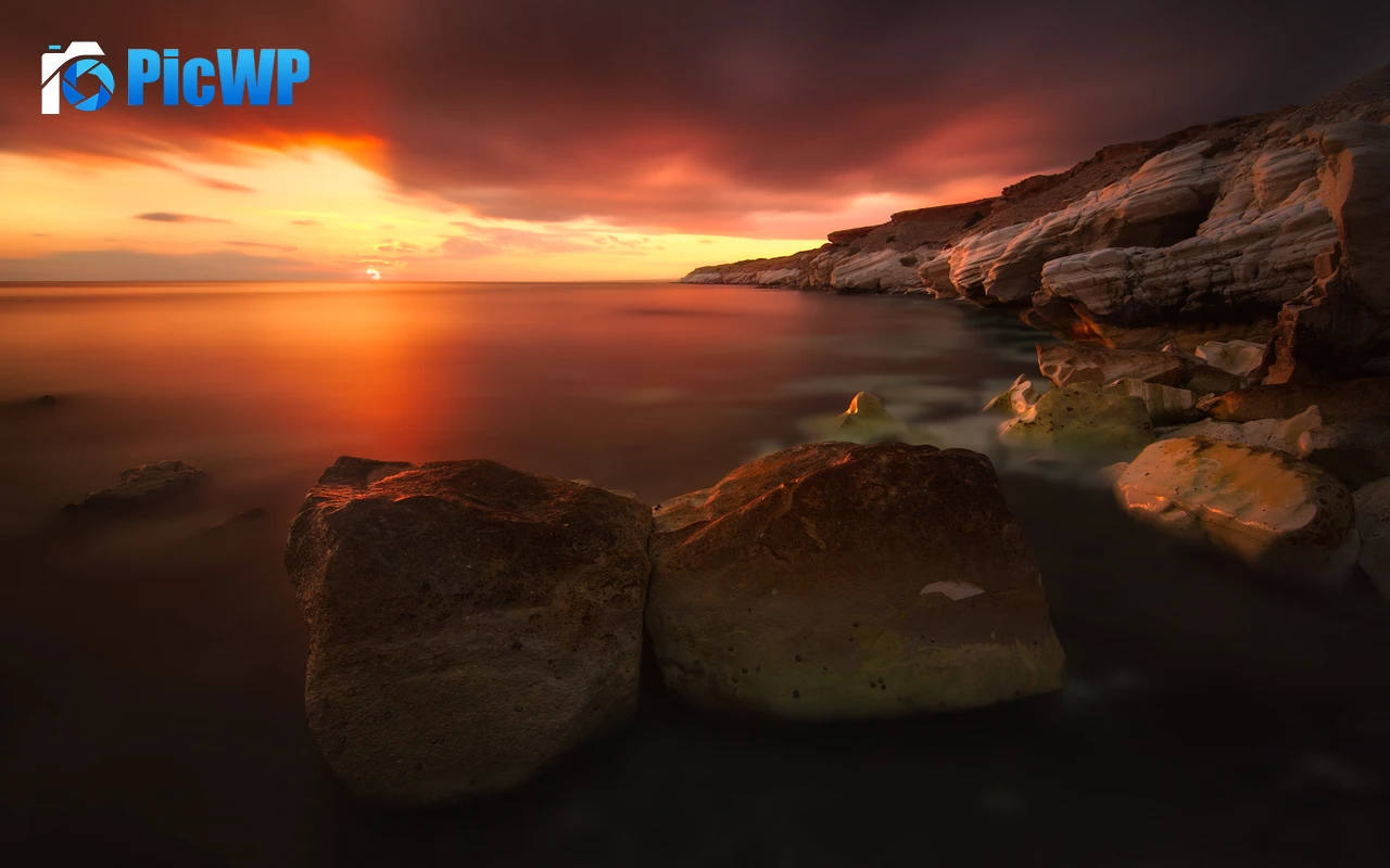 Rocky shoreline Sunset 4K PC Wallpaper