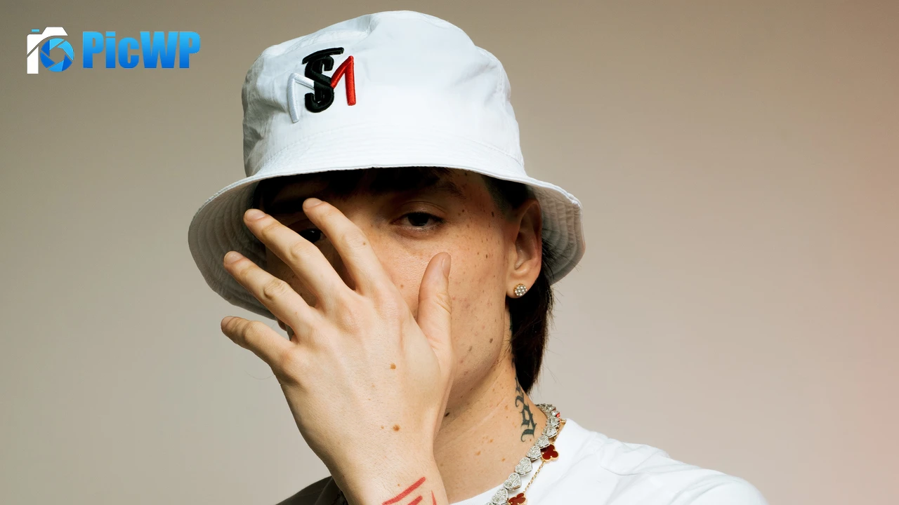 Mexican Rapper Peso Pluma 6K PC Wallpaper