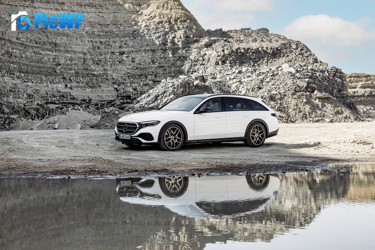 Mercedes-Benz E 450 4MATIC 2024 6K PC Wallpaper