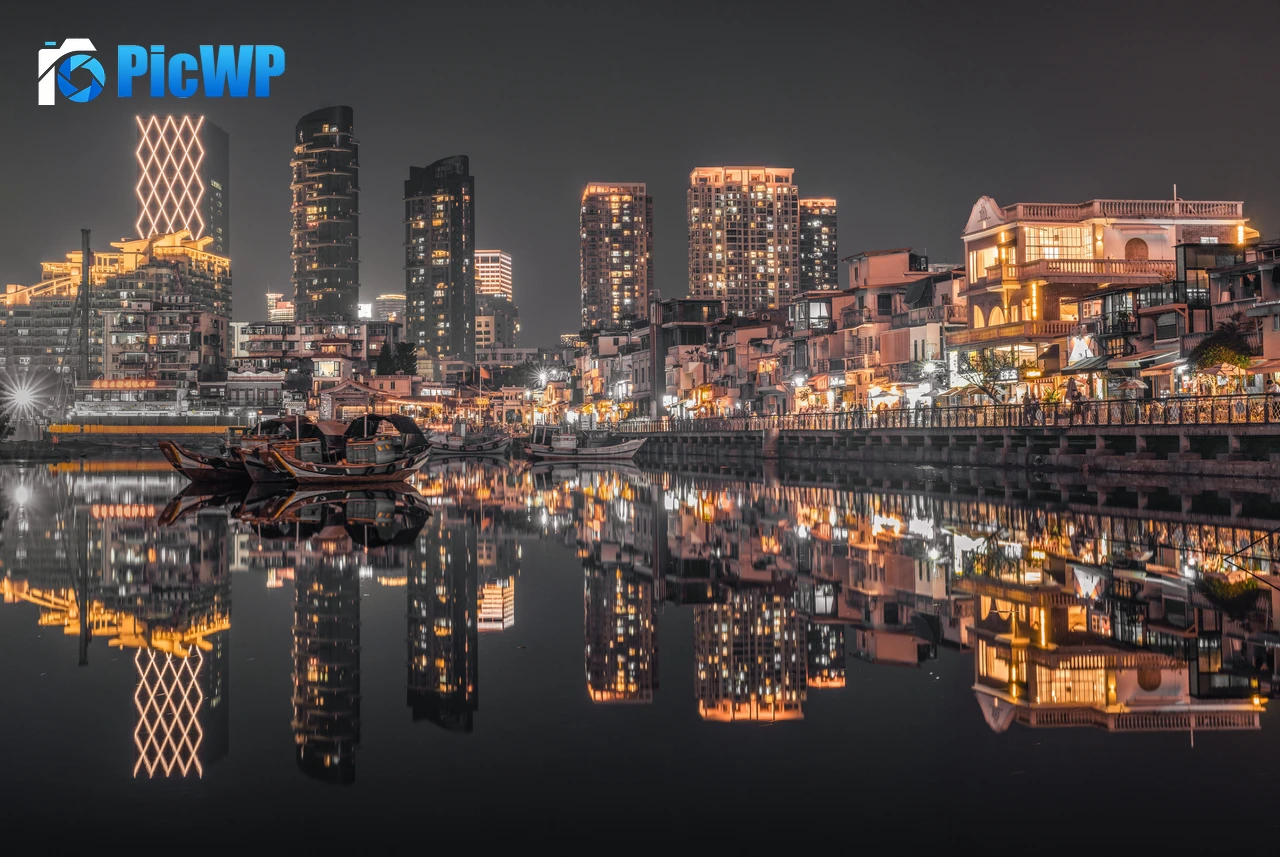 Hong Kong City Skyline Night 7K PC Wallpaper