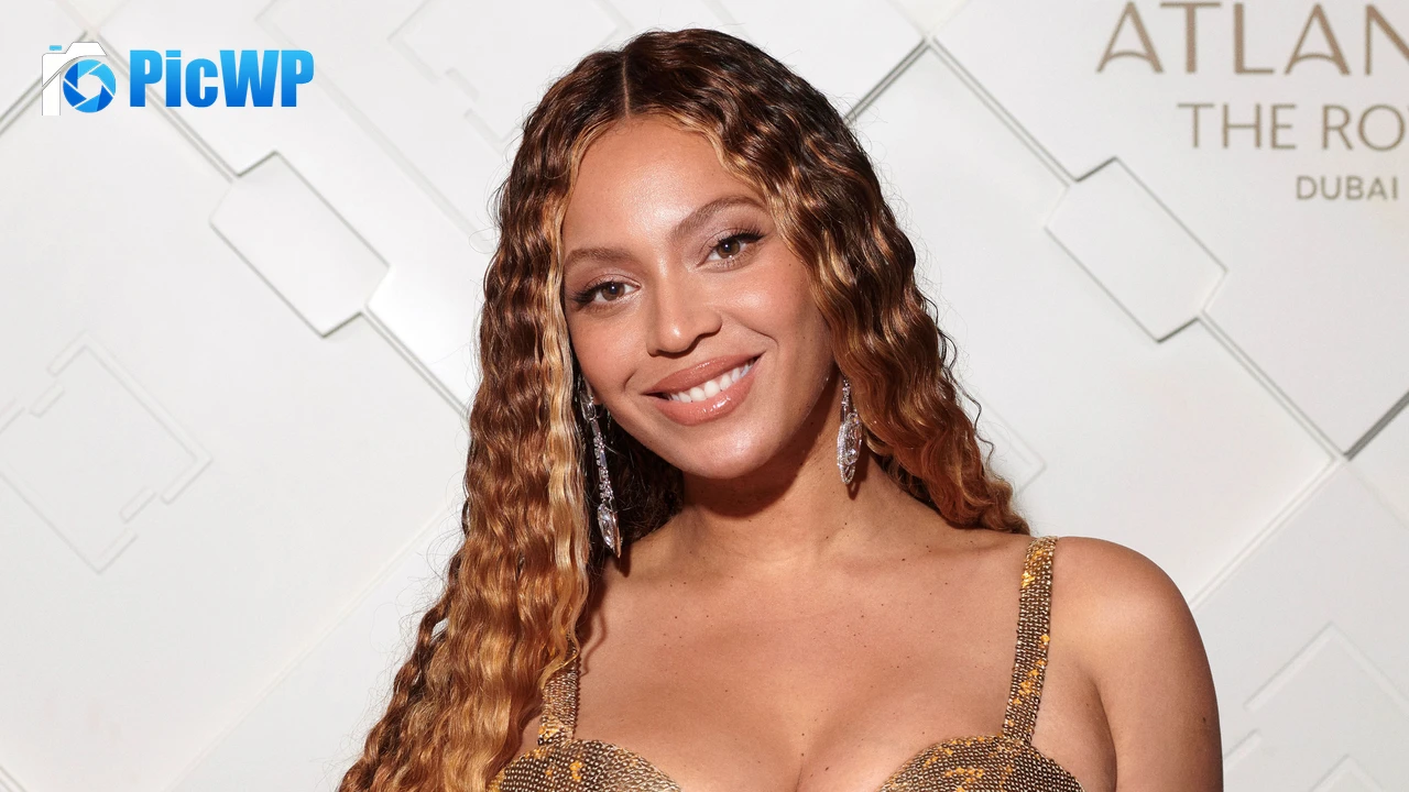 Beyonce Smile 6K PC Wallpaper
