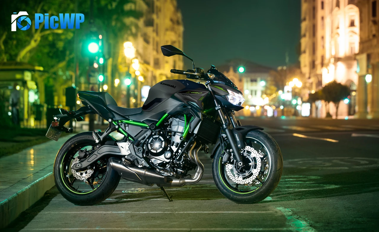 Kawasaki Z650 Modenas 6K PC Wallpaper