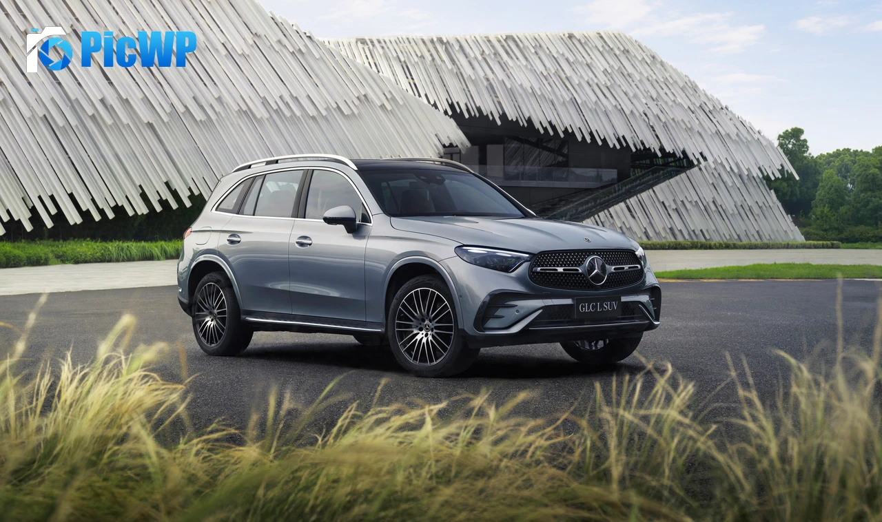 Mercedes-Benz GLC 300 AMG line 6K PC Wallpaper