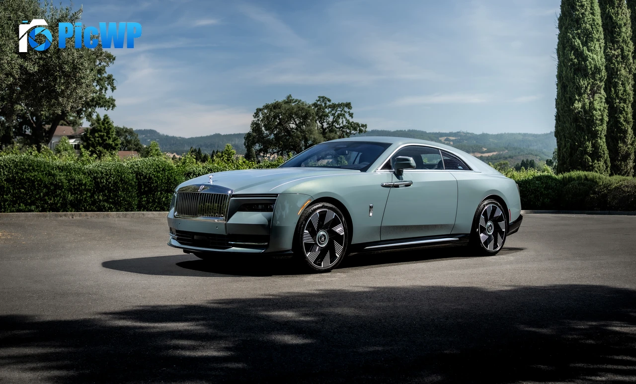 Rolls-Royce Spectre Electric cars 7K PC Wallpaper