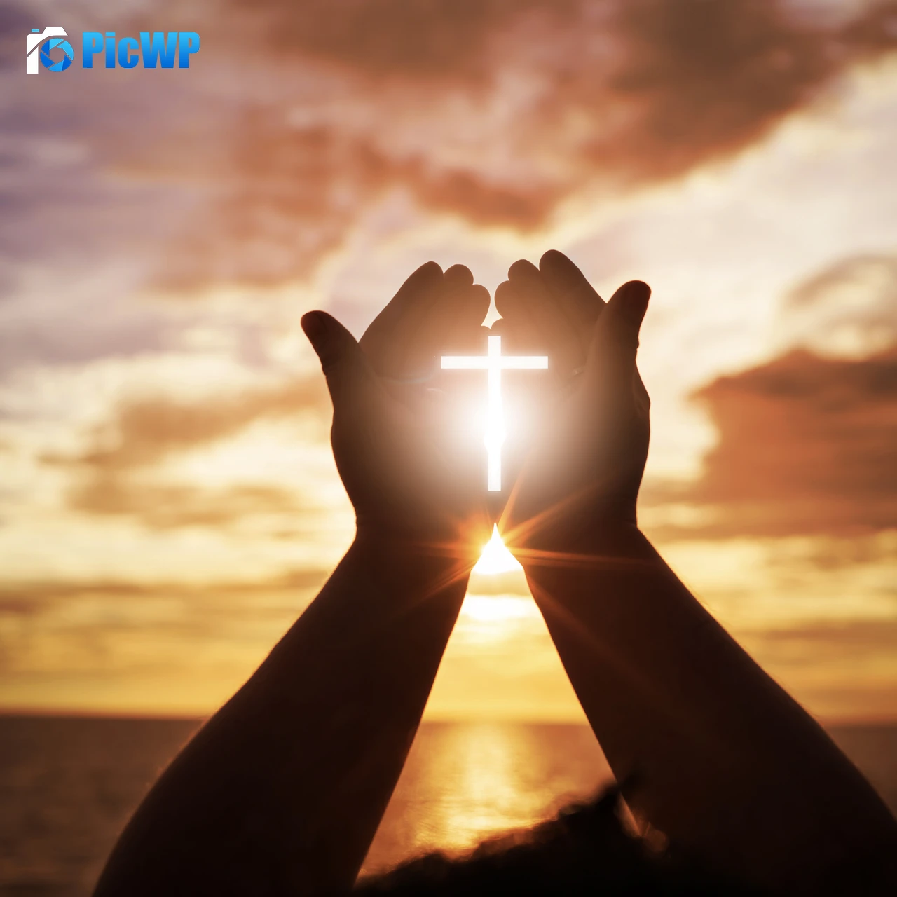 Christian cross Sunlight 4K Fold Wallpaper