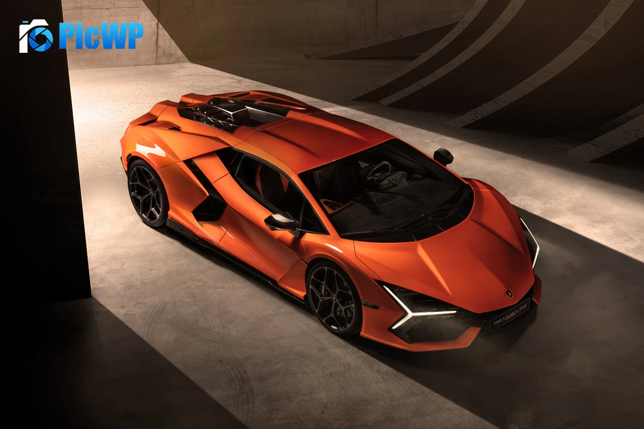 Lamborghini Revuelto 2023 9K PC Wallpaper