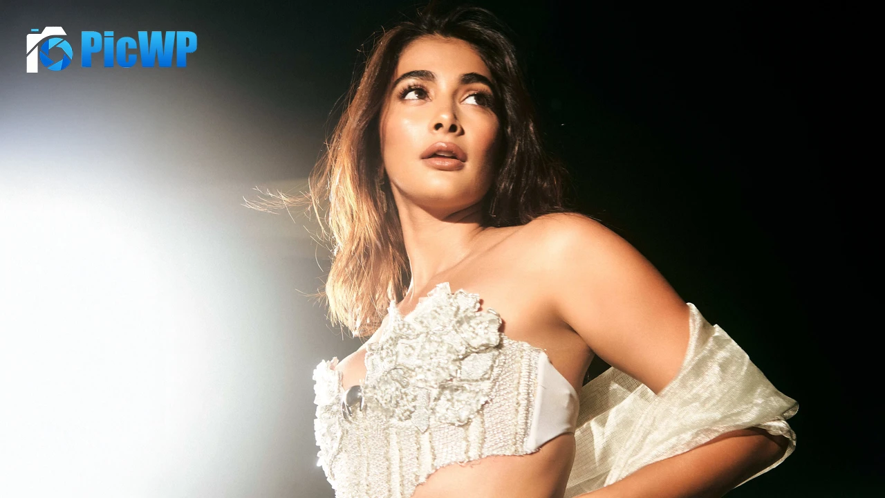 Pooja Hegde Glow in dark 6K PC Wallpaper