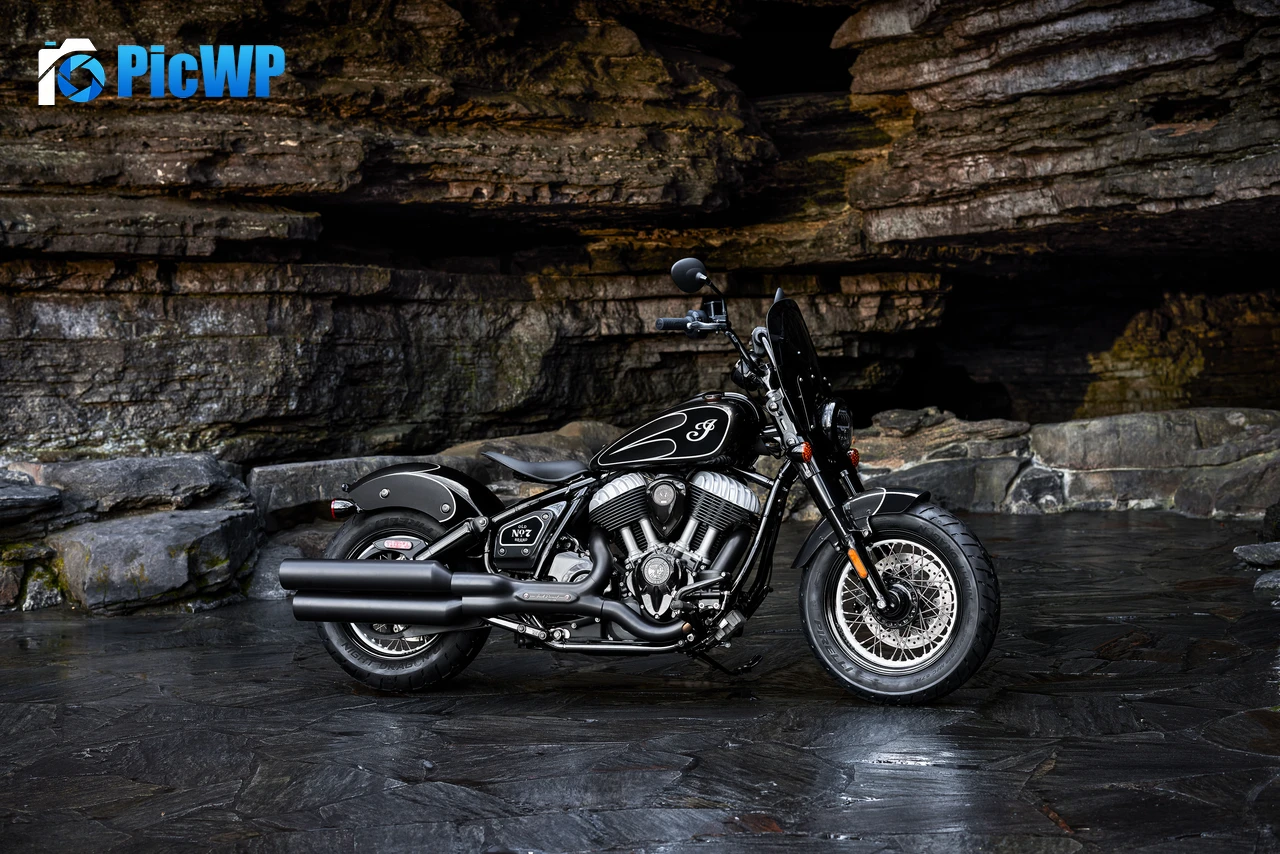 Indian Chief Bobber Dark Horse Cruiser motorcycle 6K PC Wallpaper