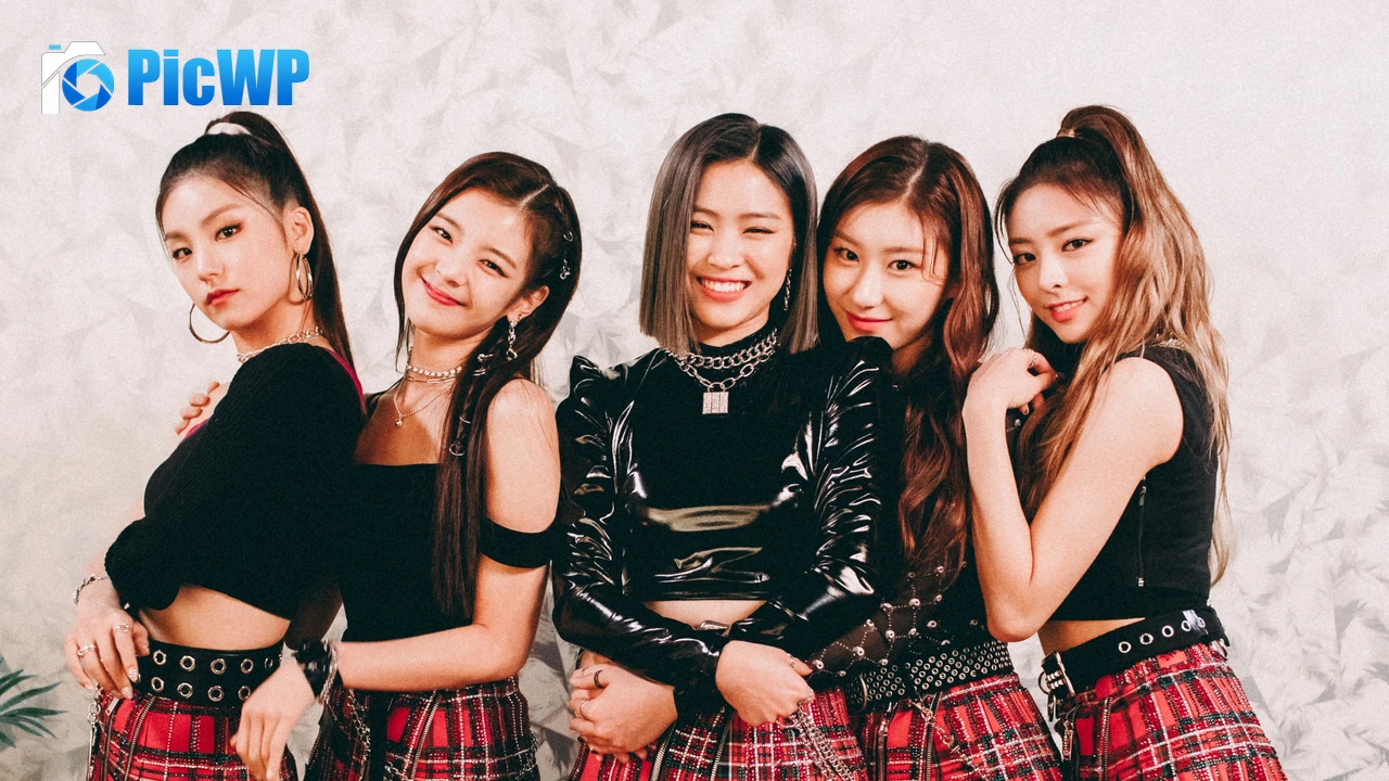 ITZY K-pop singers 6K PC Wallpaper